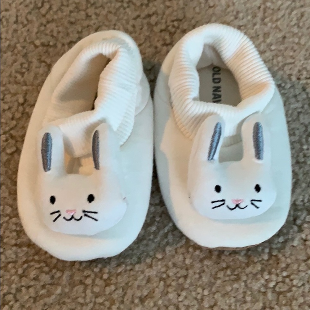 Old Navy 12-18 months bunny slippers. Worn once!